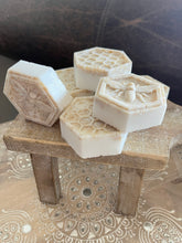 Oatmeal milk & honey comb soap with honey bee